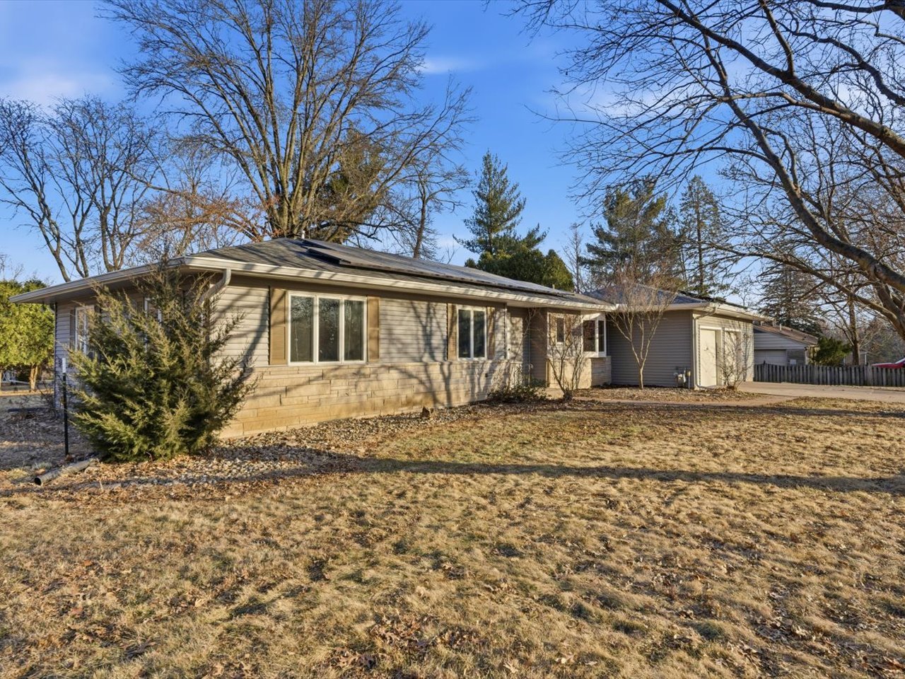 2610 31st Street Moline, IL 61265 - Photo 2 of 50