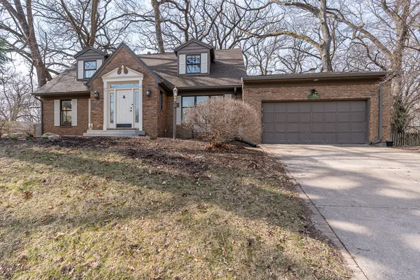 $410,000 | 22 Wildwood Trail, Bettendorf, IA 52722