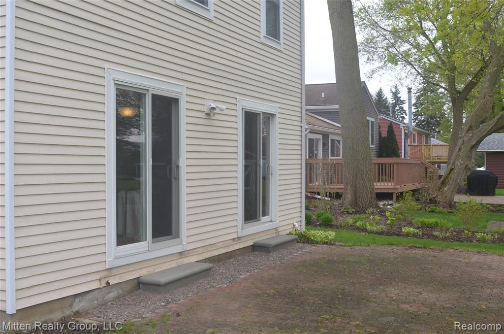 932 Hadley Road Rochester Hills, MI 48307 - Photo 22 of 25