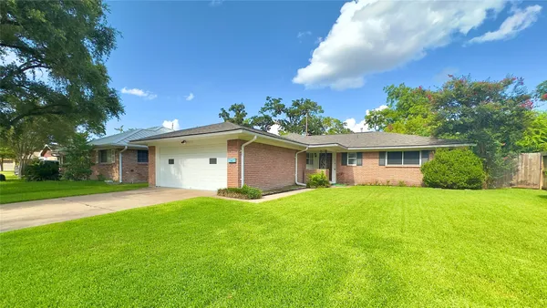 $2,350 | 1418 Murrayhill Drive, Houston, TX 77043
