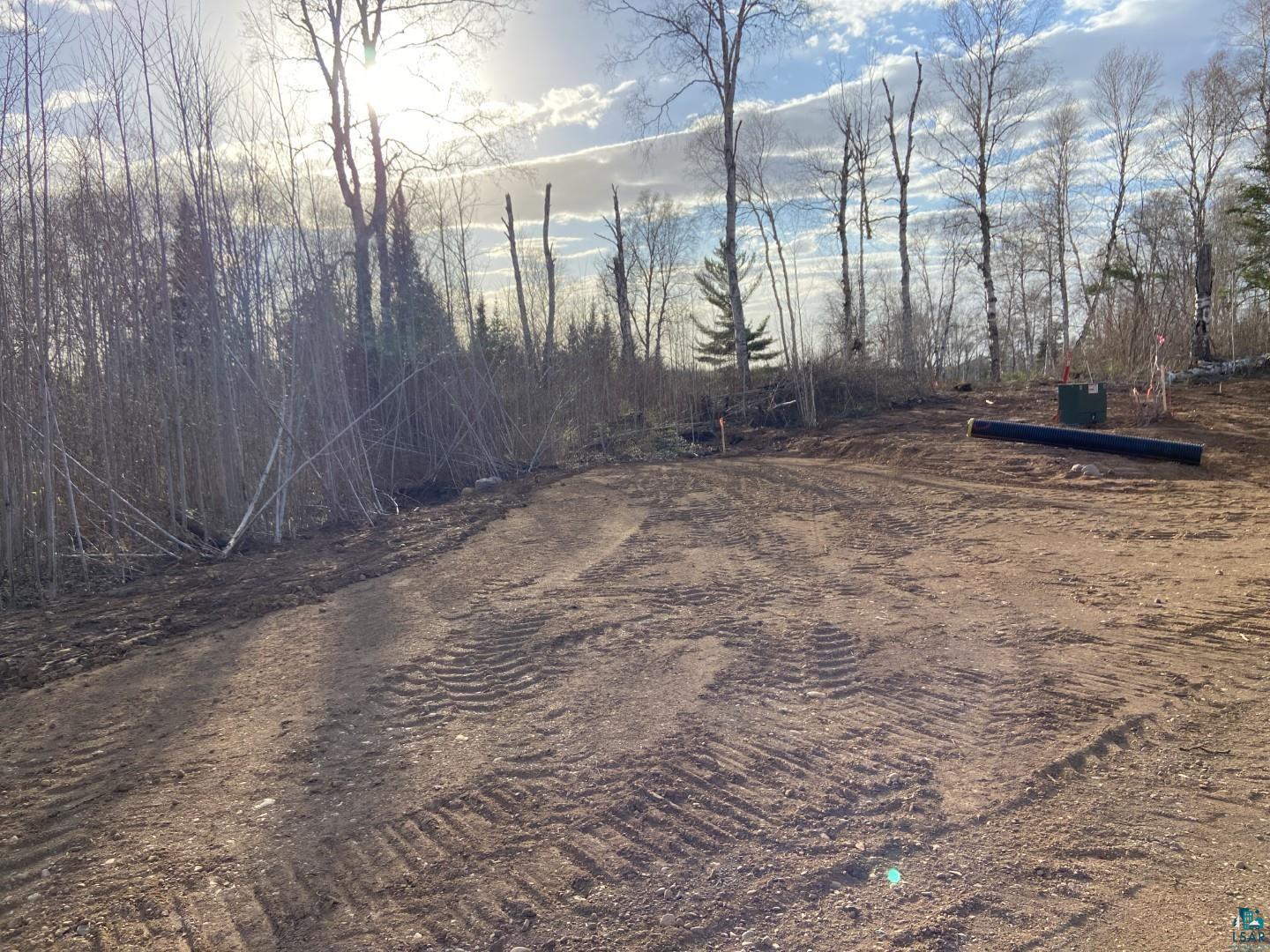 2102-5 Bear Lake Road Duluth, MN 55803 - Photo 5 of 21 Partial driveway