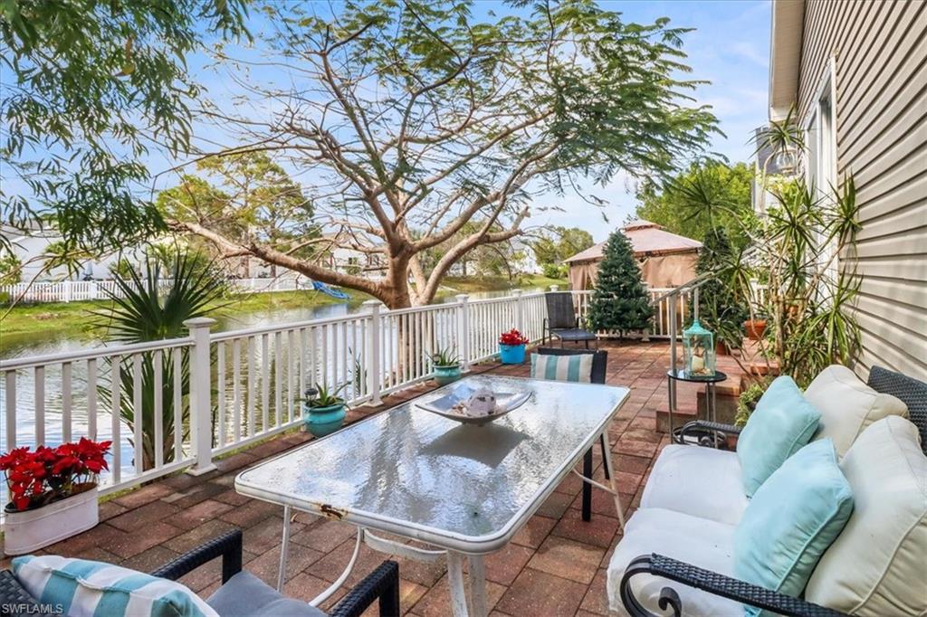 370 Leawood Circle Naples, FL 34104 - Photo 4 of 31