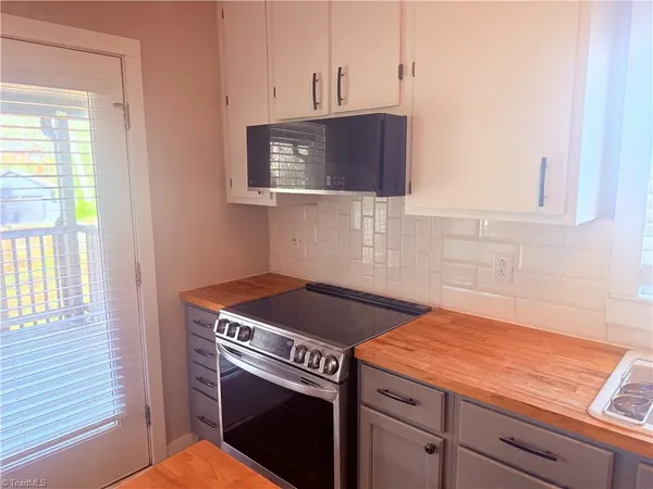 $1,700 | 930 Hazelwood Drive, Winston-Salem, NC 27103