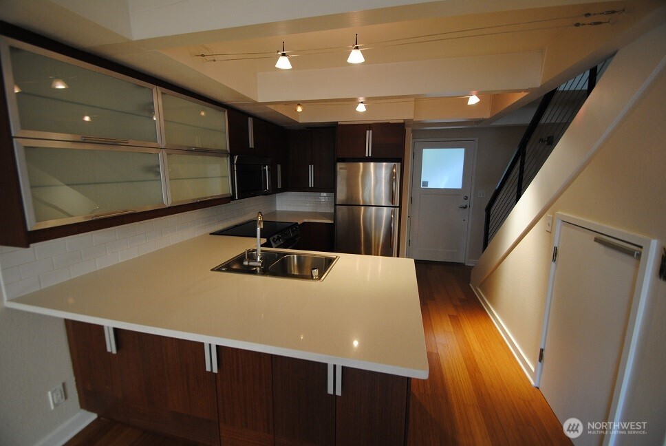39 Etruria Street, Unit 3 Seattle, WA 98109 - Photo 5 of 7