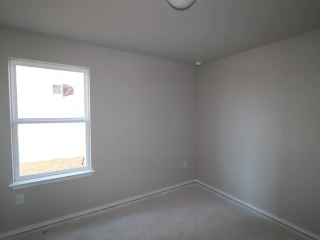 a view of empty room with window