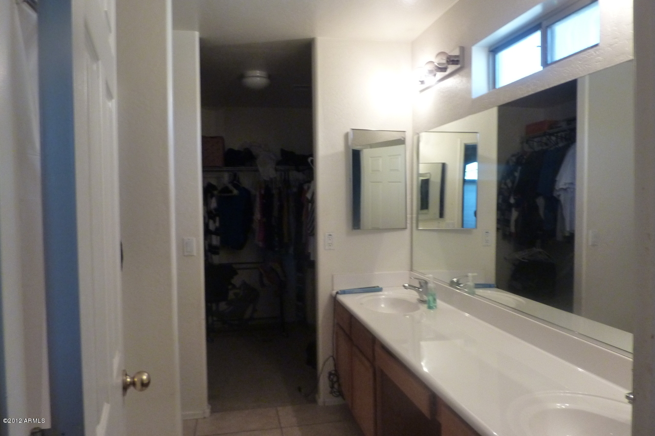 3421 West Fraktur Road Phoenix, AZ 85041 - Photo 13 of 16 P1060417