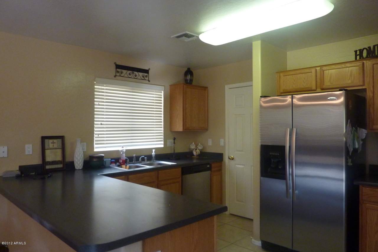 3421 West Fraktur Road Phoenix, AZ 85041 - Photo 3 of 16 P1060407