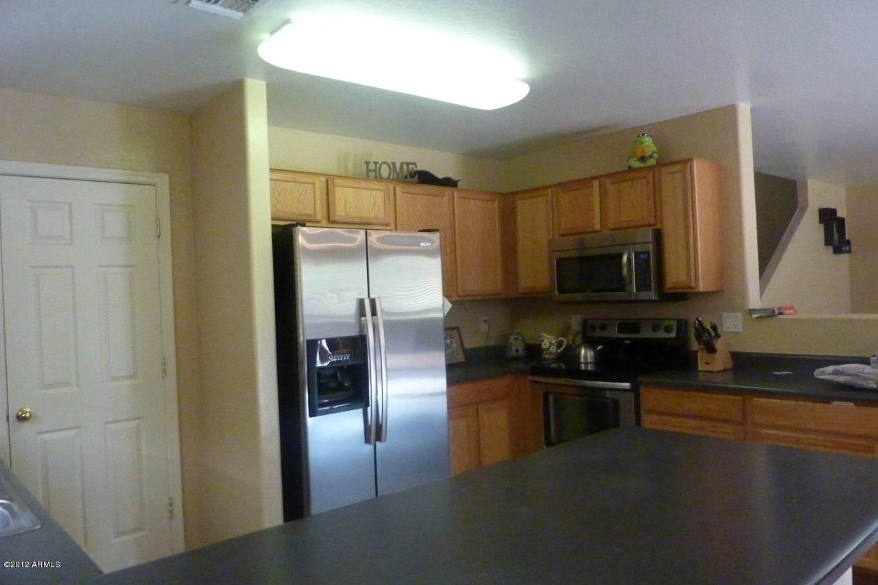 3421 West Fraktur Road Phoenix, AZ 85041 - Photo 4 of 16 P1060408