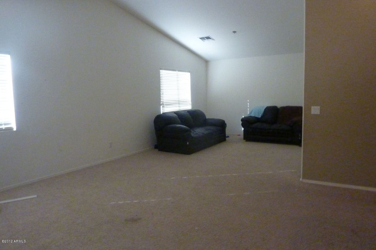 3421 West Fraktur Road Phoenix, AZ 85041 - Photo 10 of 16 P1060414