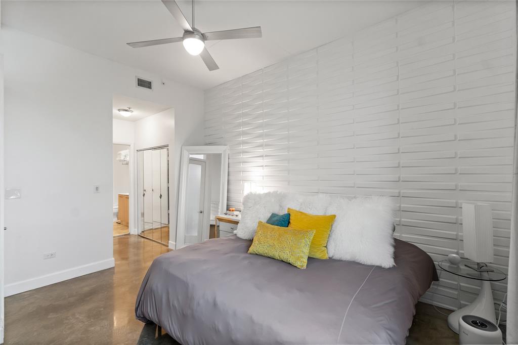 313 Northeast 2nd Street, Unit 405 Fort Lauderdale, FL 33301 - Photo 21 of 49 a bedroom with a bed and a lamp