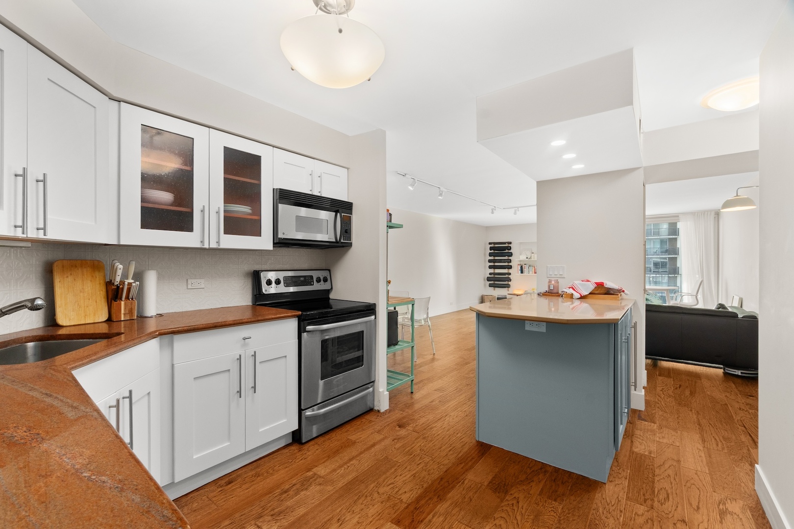 6033 North Sheridan Road, Unit 7C Chicago, IL 60660 - Photo 9 of 43