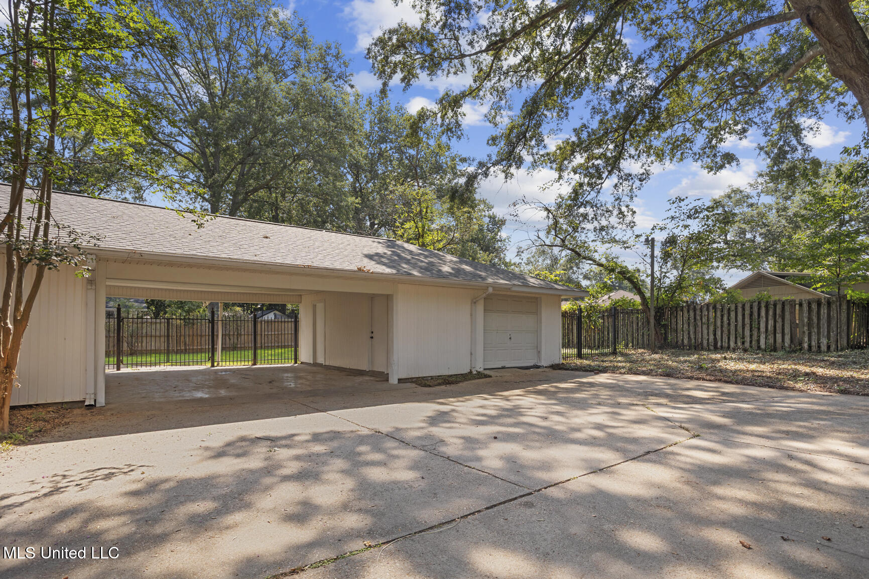 5359 Reddoch Drive Jackson, MS 39211 - Photo 3 of 26 5359 Reddoch-3