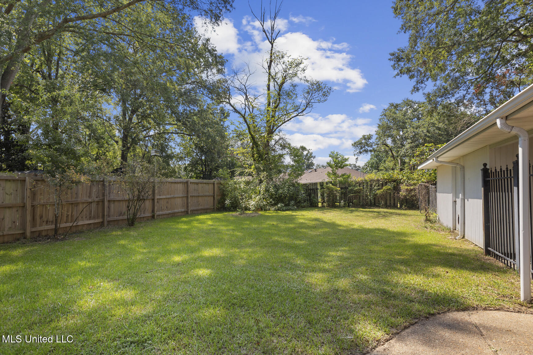 5359 Reddoch Drive Jackson, MS 39211 - Photo 4 of 26 5359 Reddoch-4