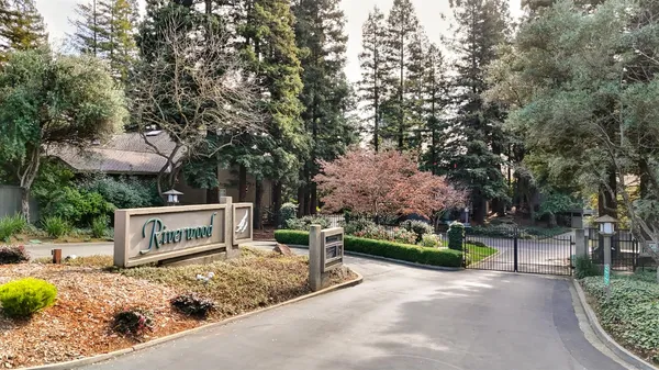 $825,000 | 25 River Bluff Lane, Carmichael, CA 95608