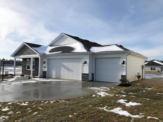 $324,900 | 1011 Miller Wds Way, New Haven, IN 46774