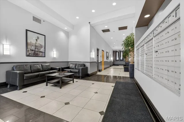 $205,000 | 1501 Locust Street, Unit 1204, St. Louis, MO 63103