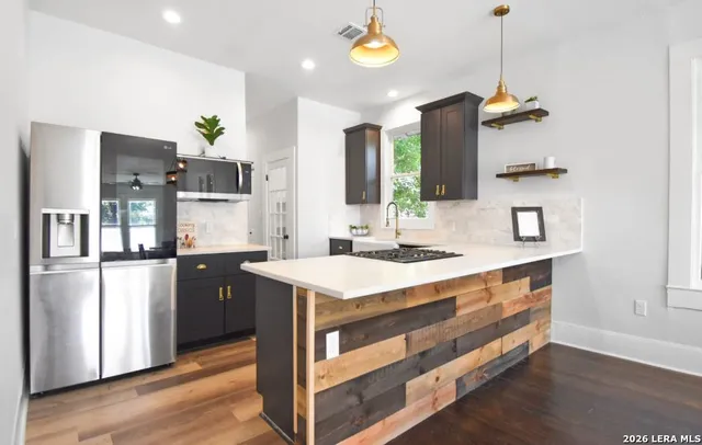 $1,950 | 823 North Palmetto, San Antonio, TX 78202