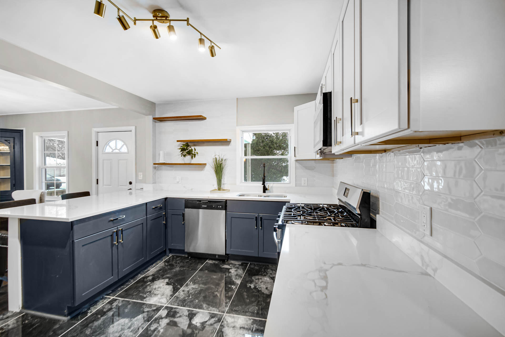 4656 Jefferson Place Gary, IN 46408 - Photo 2 of 27 1920x1280