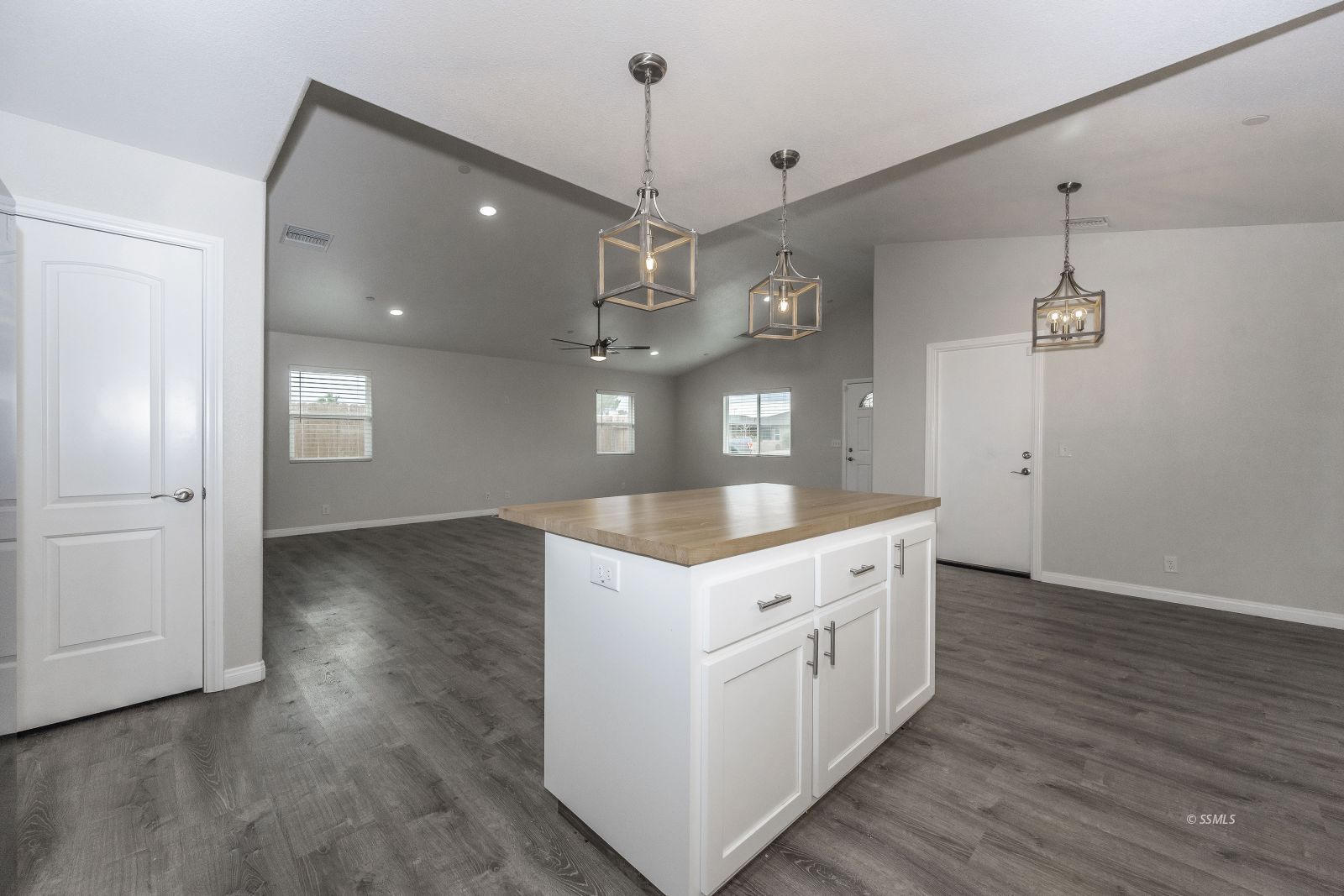 914 Mayo Street Ridgecrest, CA 93555 - Photo 10 of 48