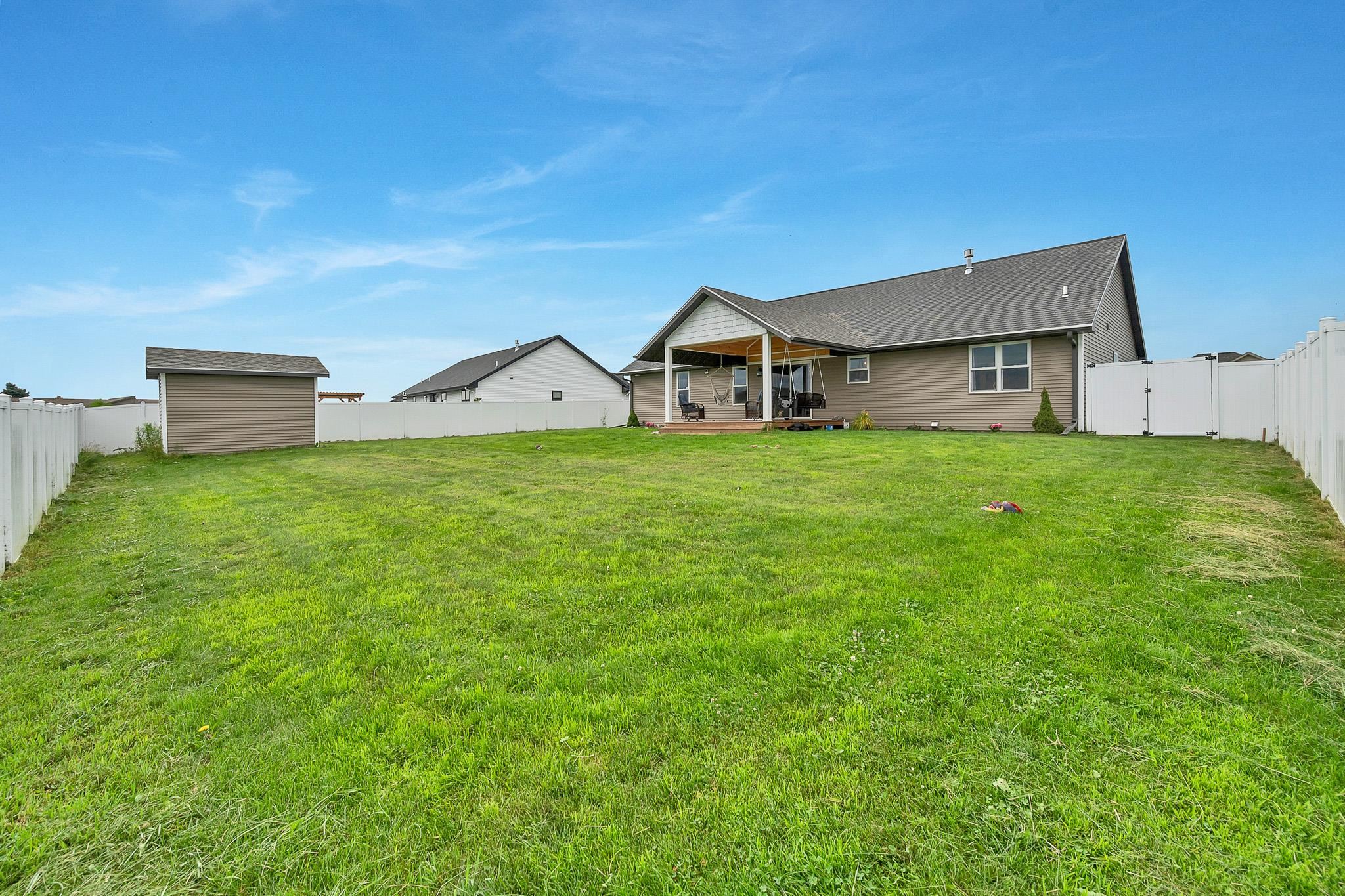 1756 Red Oak Street Green Bay, WI 54313 - Photo 8 of 51