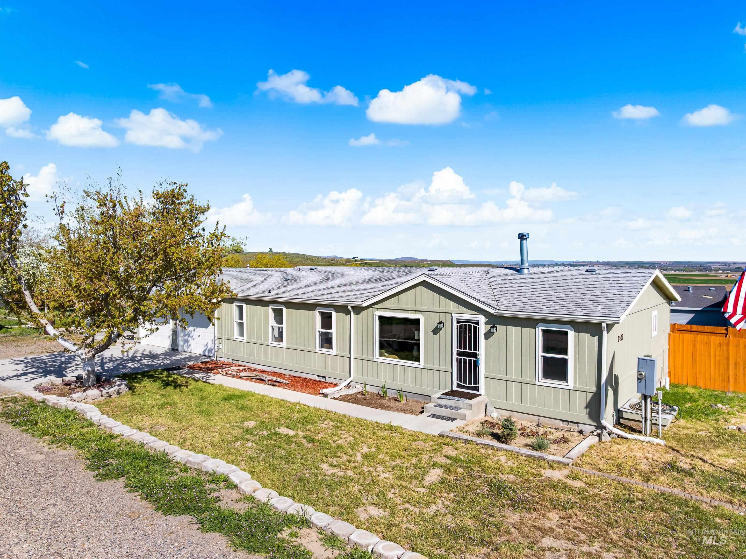 2427 Northside Road Homedale, ID 83628 - Photo 2 of 49 Manufactured / mobile home featuring a shingled roof