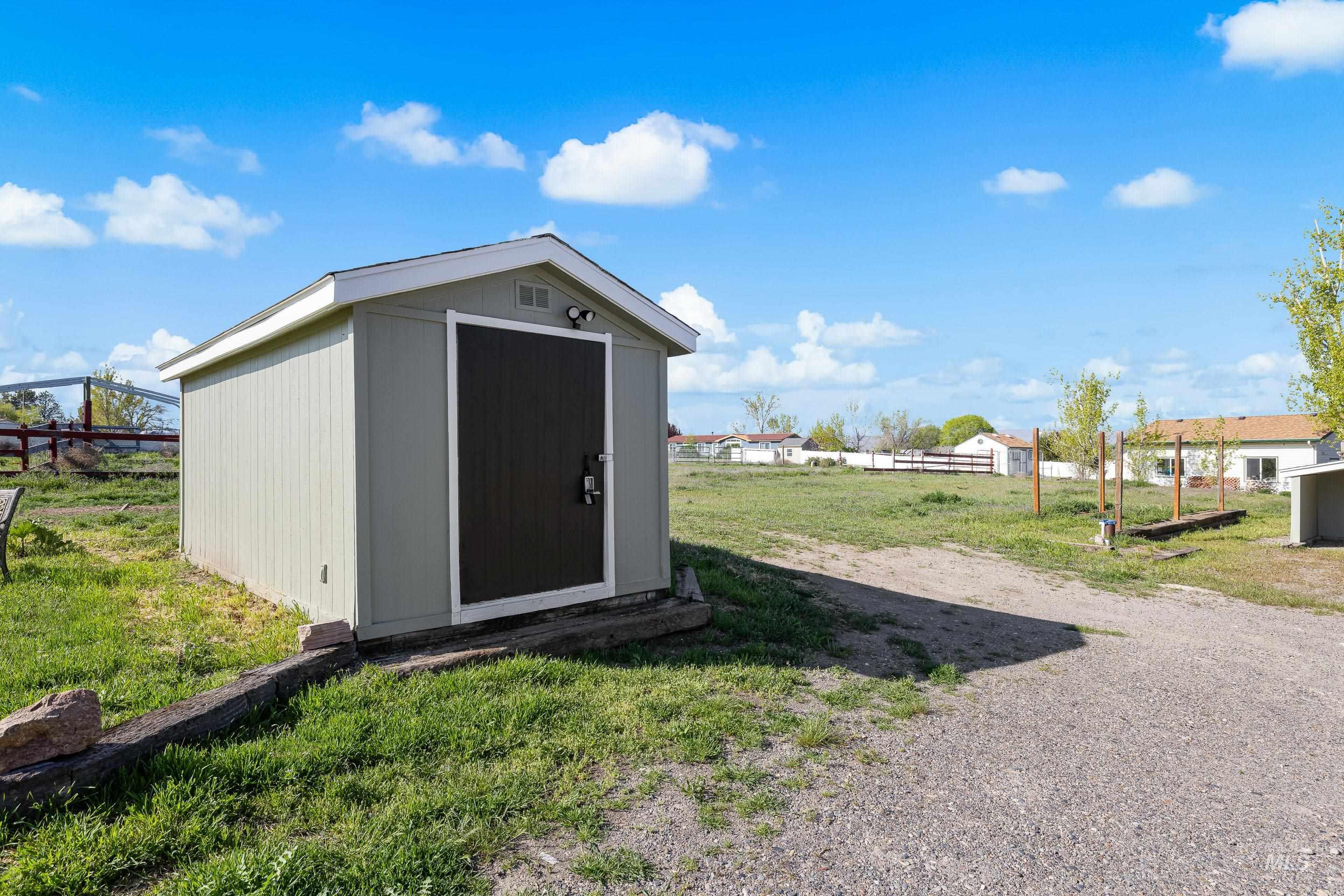 2427 Northside Road Homedale, ID 83628 - Photo 33 of 49 View of shed