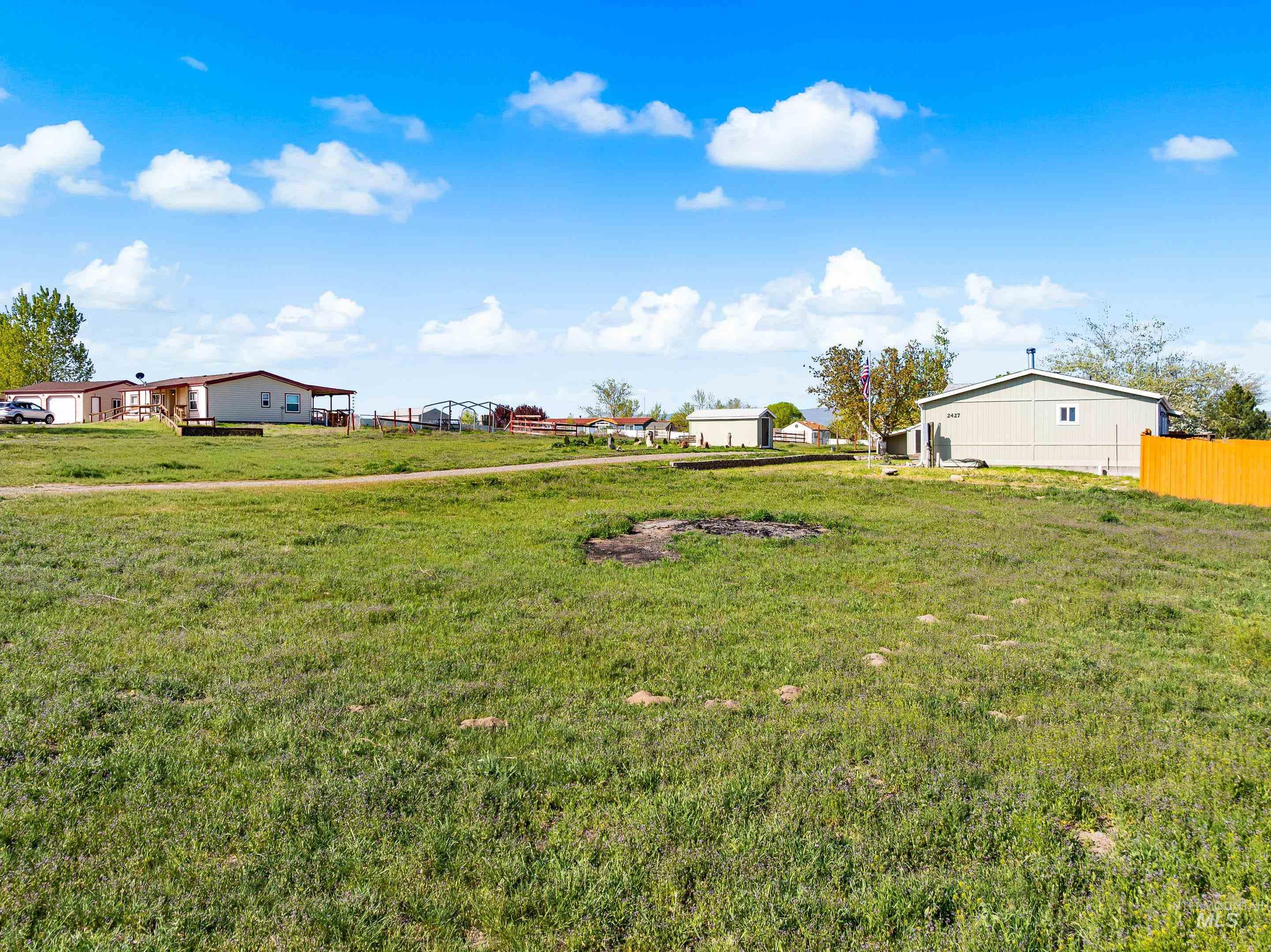 2427 Northside Road Homedale, ID 83628 - Photo 47 of 49 View of green lawn
