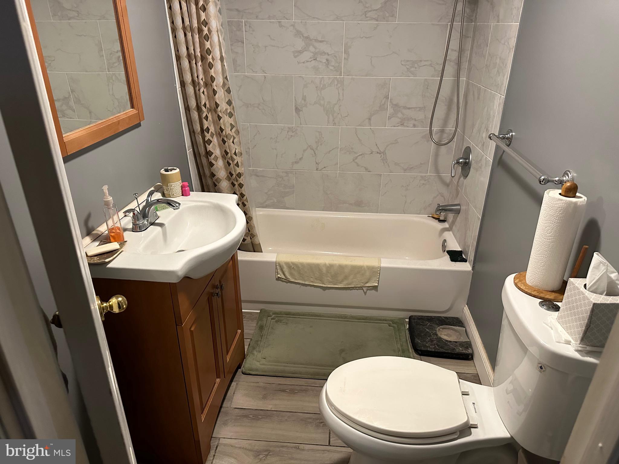 1950 Georgian Road Philadelphia, PA 19138 - Photo 32 of 35 Second bathroom