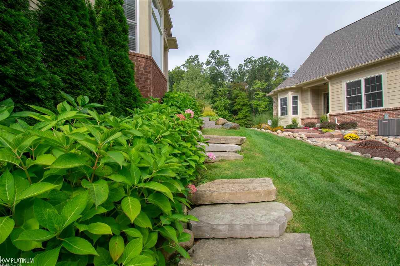 533 Andover Court Rochester, MI 48306 - Photo 8 of 44 Landscaping