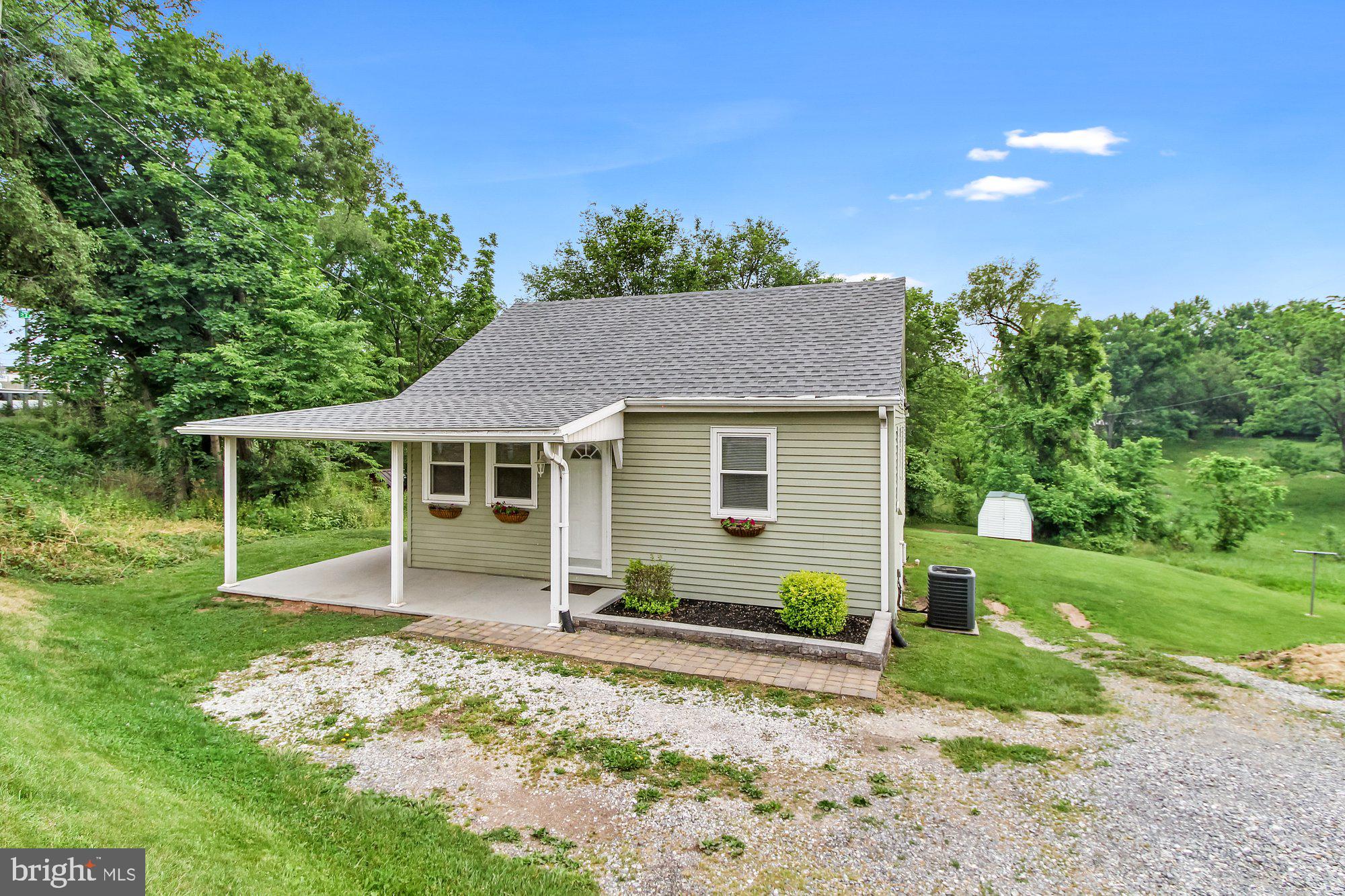 150 Locust Point Road Manchester, PA 17345 - Photo 3 of 28 Gallery Image 3