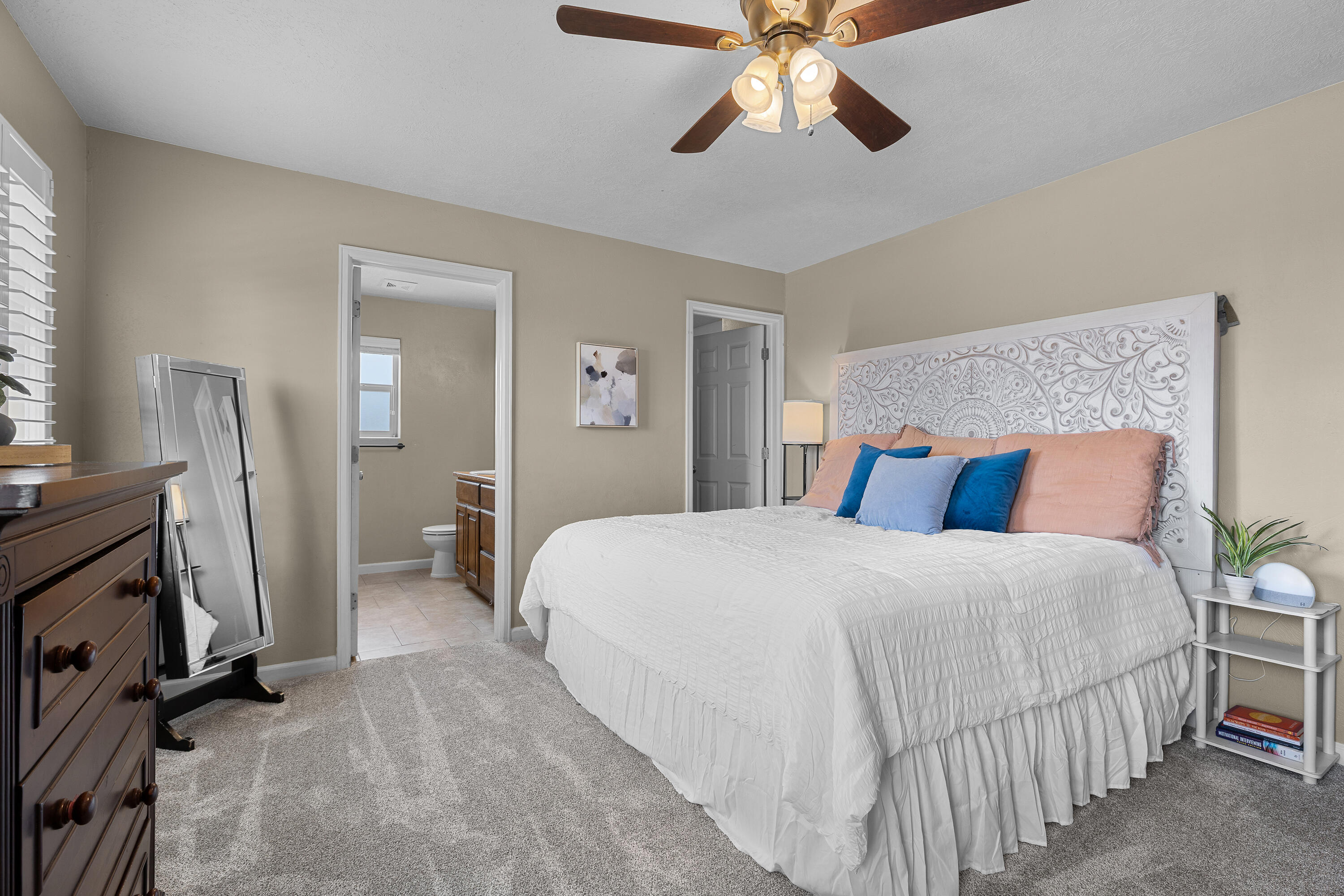 225 Falcon Court Ivins, UT 84738 - Photo 10 of 47 010. Primary Bedroom - Main Level