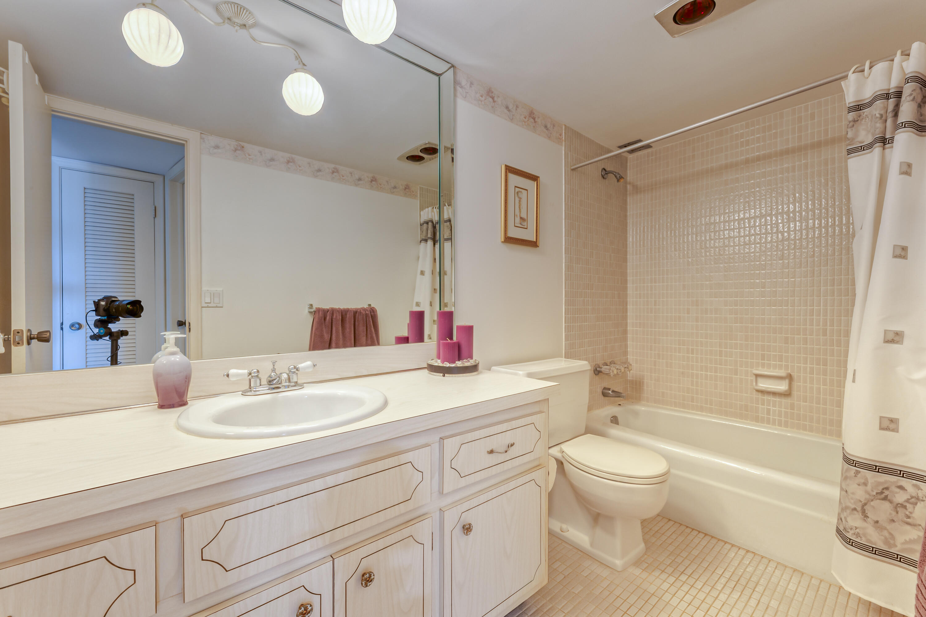 303 North Riverside Drive, Unit PH5 Pompano Beach, FL 33062 - Photo 17 of 46 Guest bath