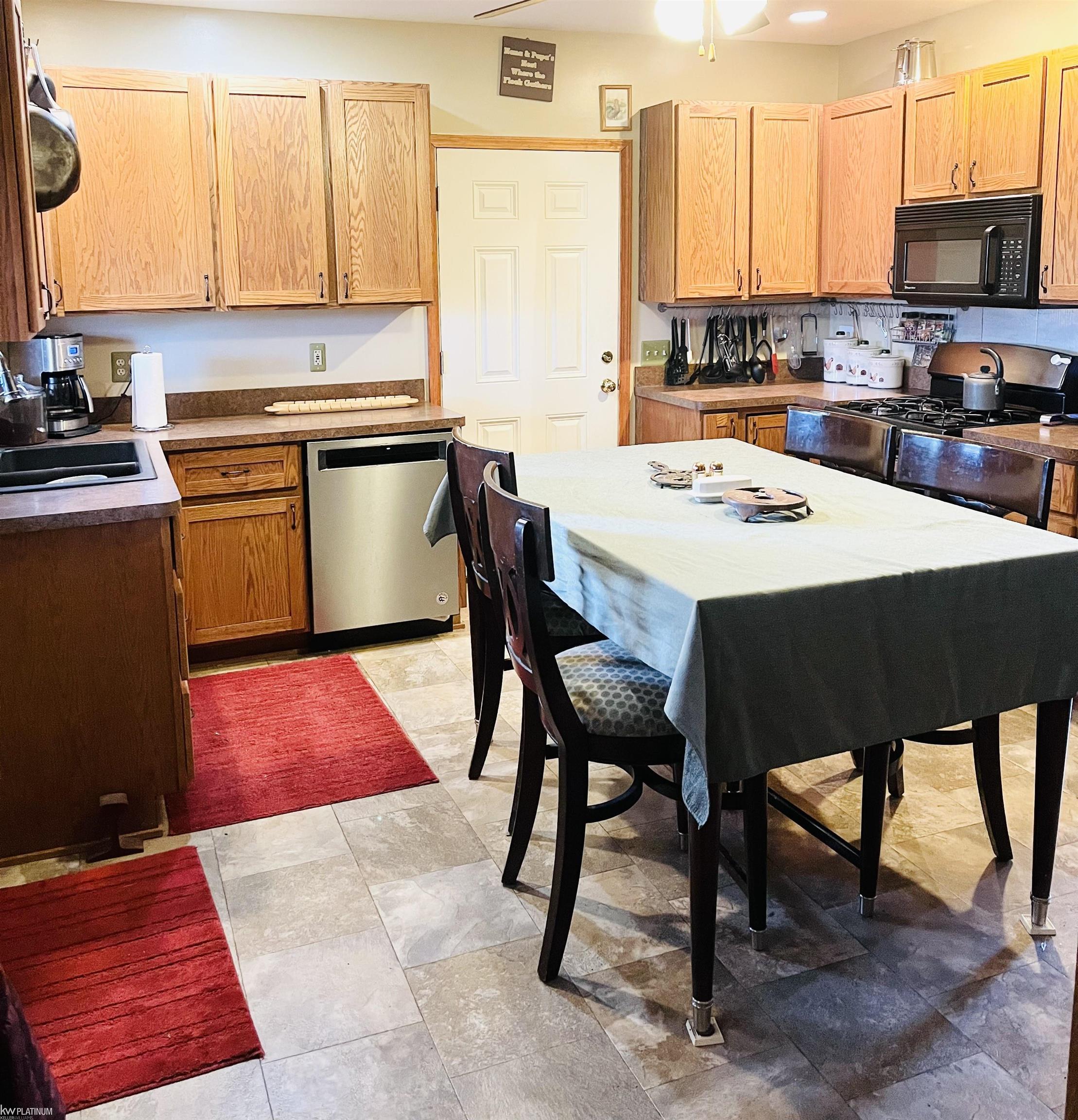 9180 Hill Road Goodells, MI 48027 - Photo 4 of 38 50107725-5.JPG