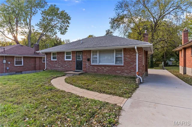 $250,000 | 165 North New Florissant Road, Florissant, MO 63031