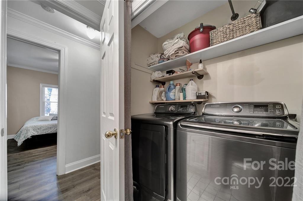 1012 Queens Road, Unit C Charlotte, NC 28207 - Photo 20 of 30 a close view of a stove