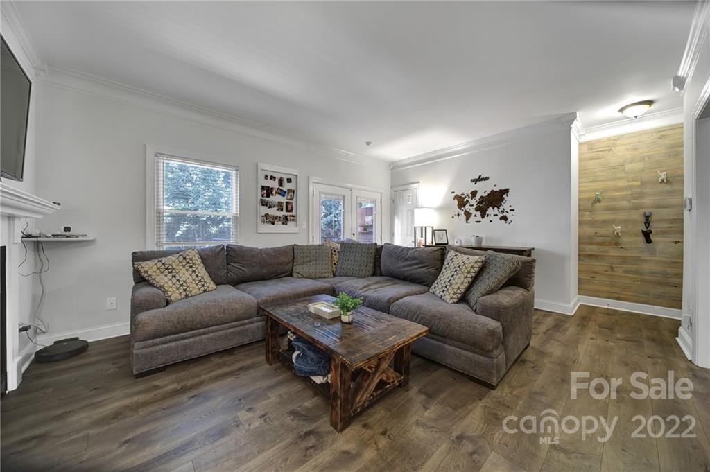 1012 Queens Road, Unit C Charlotte, NC 28207 - Photo 3 of 30 a living room with furniture and a rug