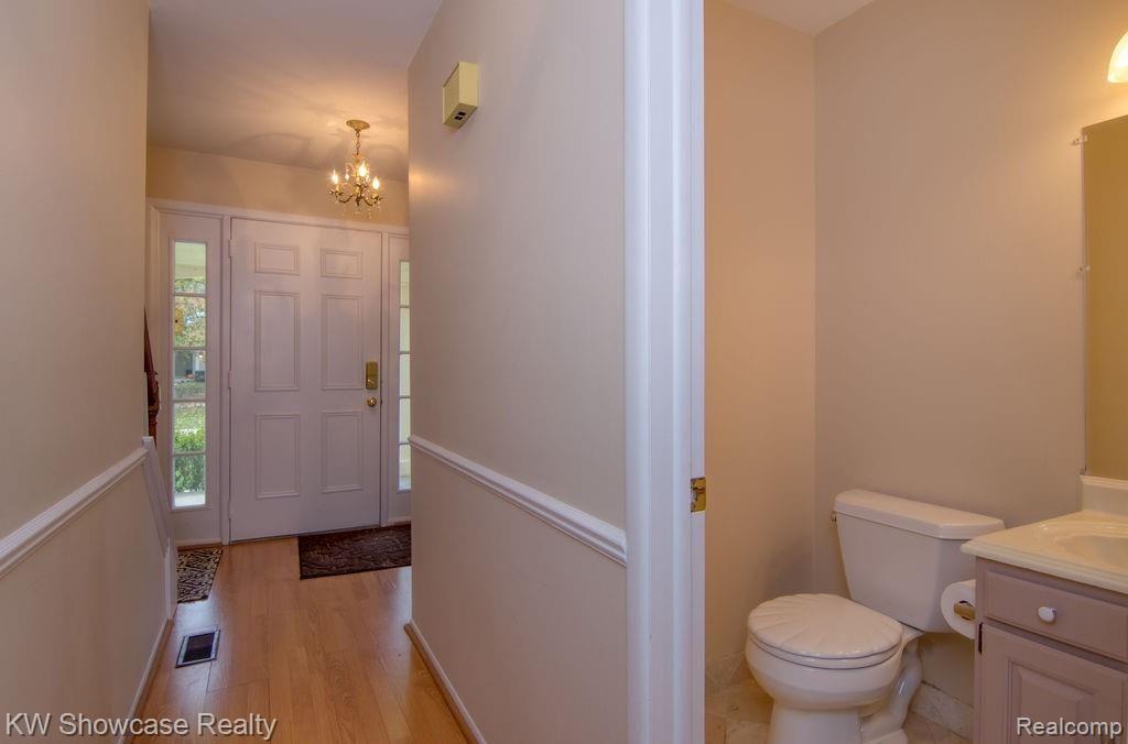 35929 Fredericksburg Road Farmington, MI 48331 - Photo 17 of 38 35929Fredericksburg(26of40).jpg