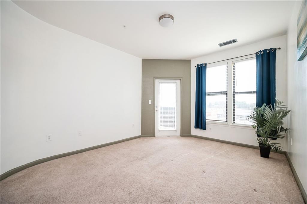 898 Oak Street Southwest, Unit 1418 Atlanta, GA 30310 - Photo 13 of 22 a view of an empty room with a window