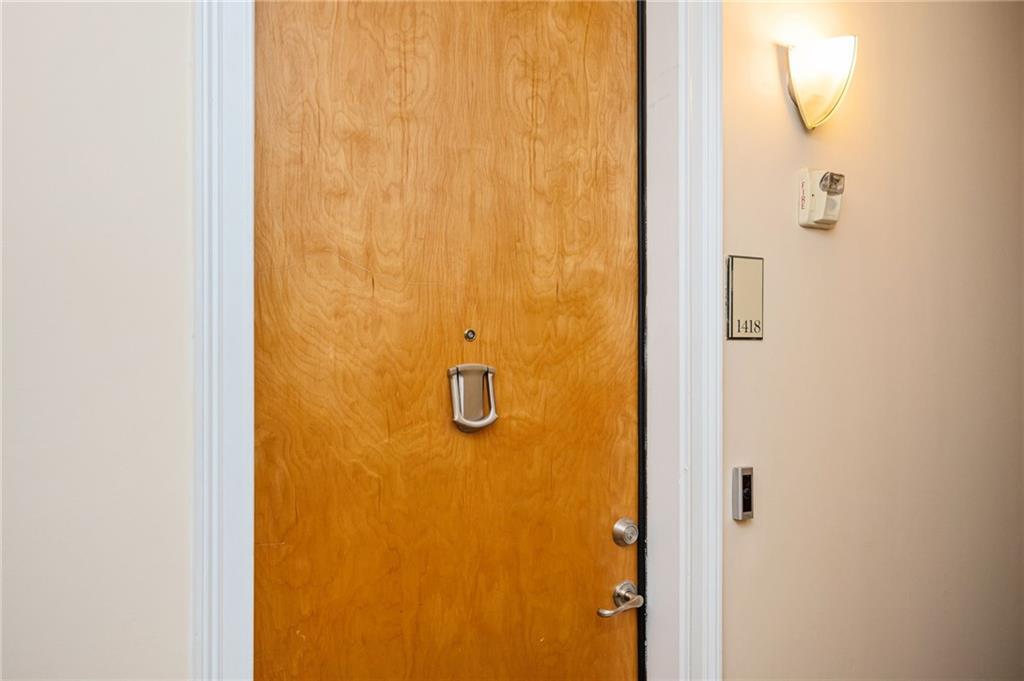 898 Oak Street Southwest, Unit 1418 Atlanta, GA 30310 - Photo 18 of 22 a bathroom with a shower