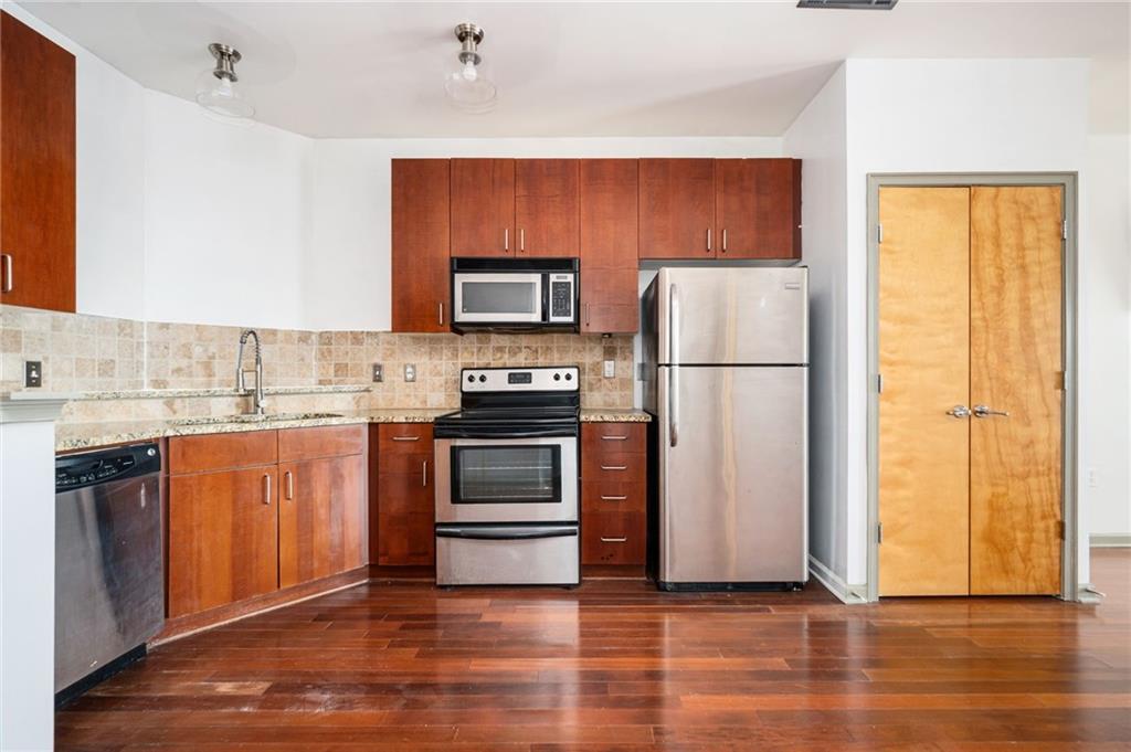 898 Oak Street Southwest, Unit 1418 Atlanta, GA 30310 - Photo 4 of 22 a kitchen with a refrigerator and a sink
