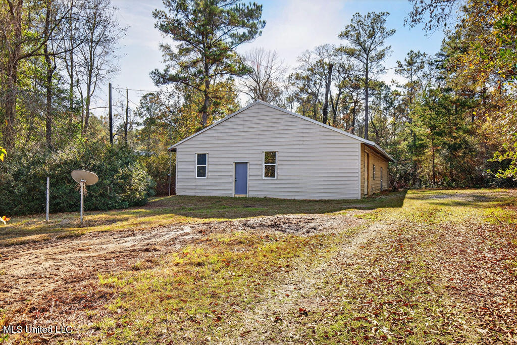 931 Benndale Road Wiggins, MS 39577 - Photo 6 of 55 931BenndaleRd-1