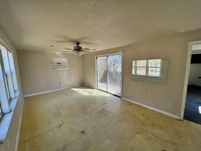 124 County Rd S-18-309 Summerville, SC 29485 - Photo 3 of 9 Living room area