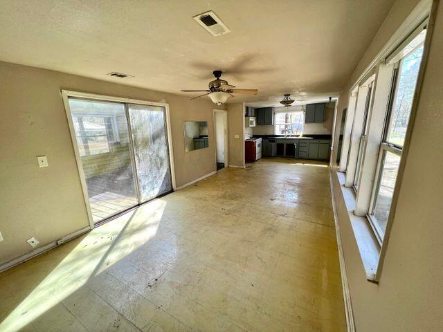 124 County Rd S-18-309 Summerville, SC 29485 - Photo 4 of 9 Living room