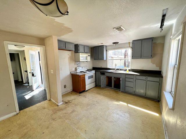 124 County Rd S-18-309 Summerville, SC 29485 - Photo 5 of 9 Kitchen