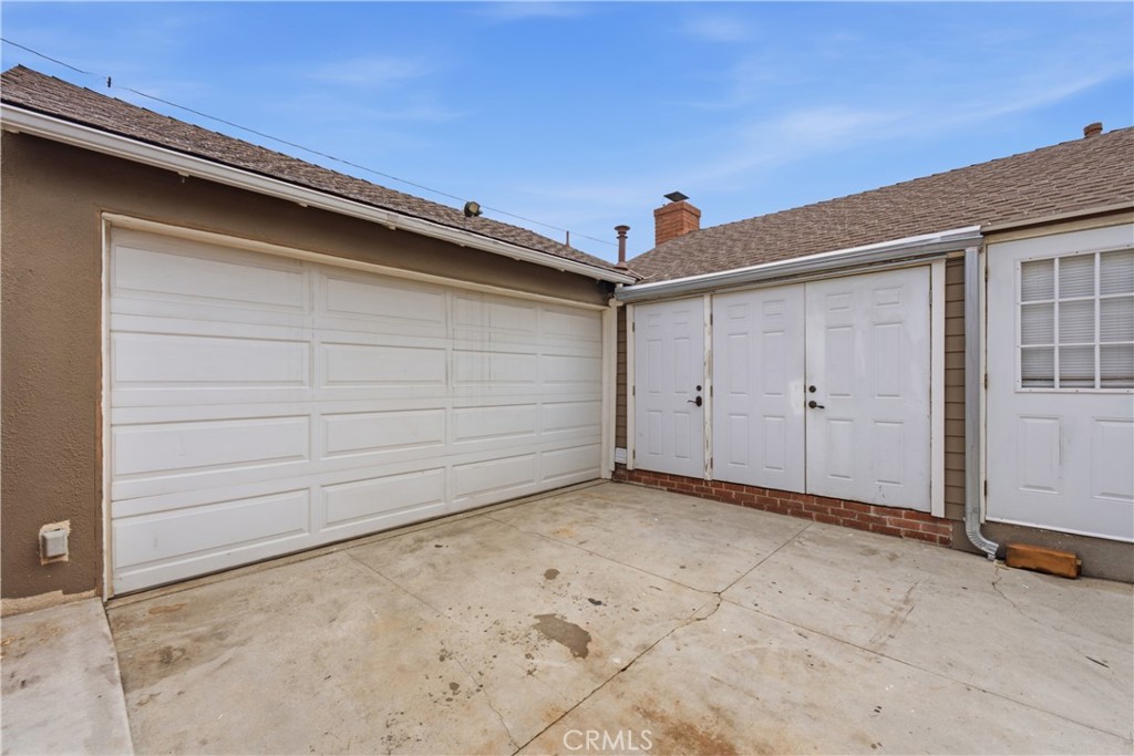 5559 East Monlaco Road Long Beach, CA 90808 - Photo 51 of 54 Extra Storage Closets Off the Garage!