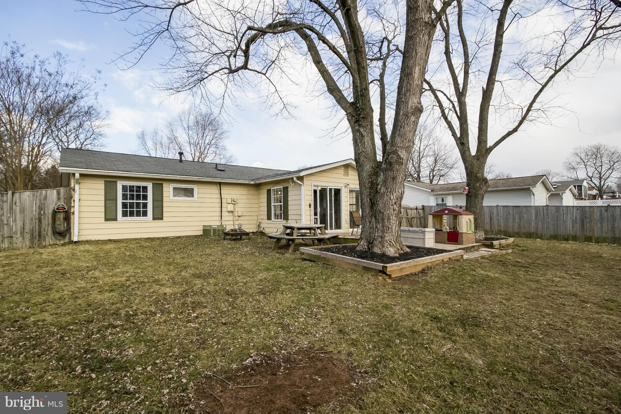 305 West Ash Road Sterling, VA 20164 - Photo 27 of 30 Exterior (Rear)