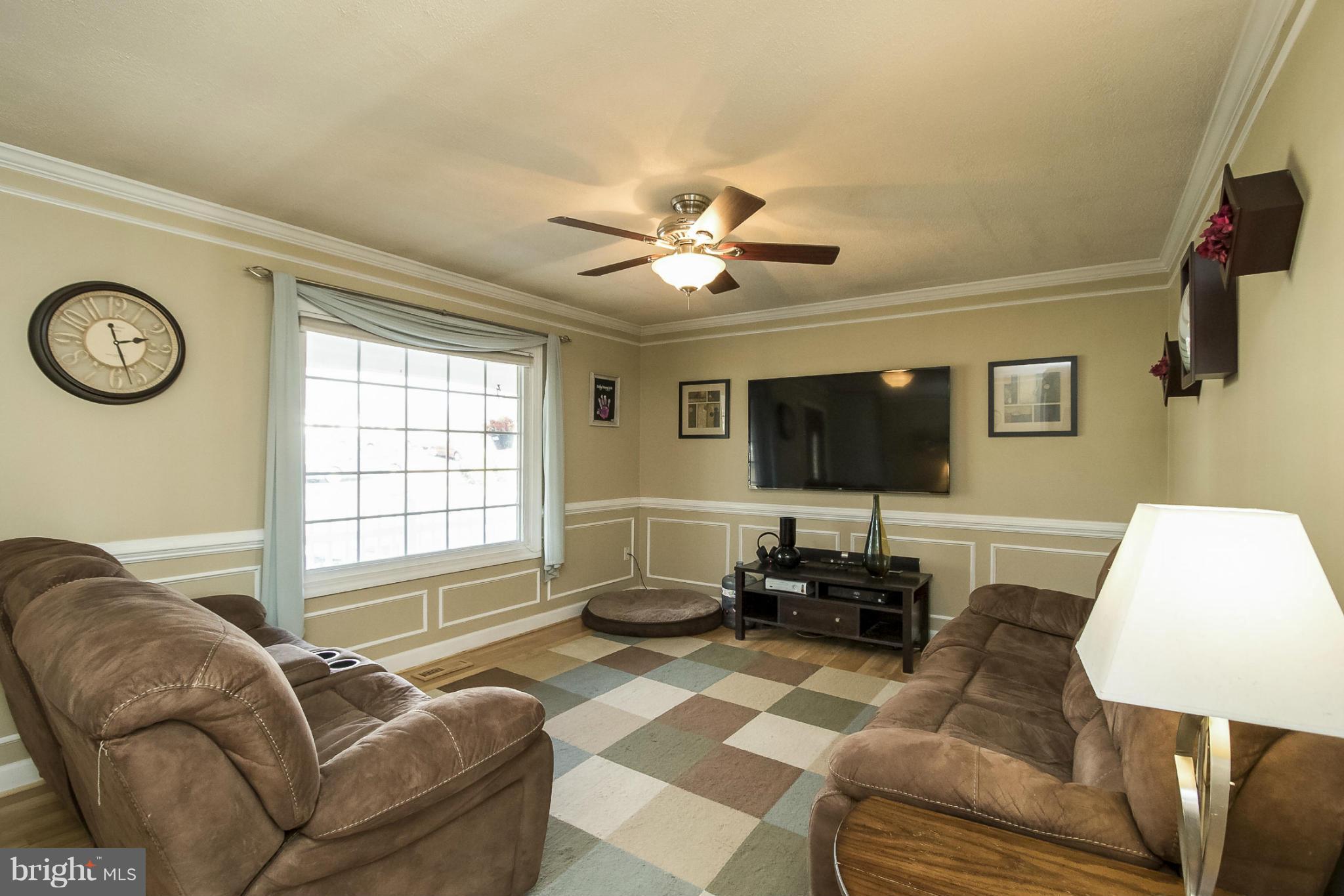 305 West Ash Road Sterling, VA 20164 - Photo 5 of 30 Living Room