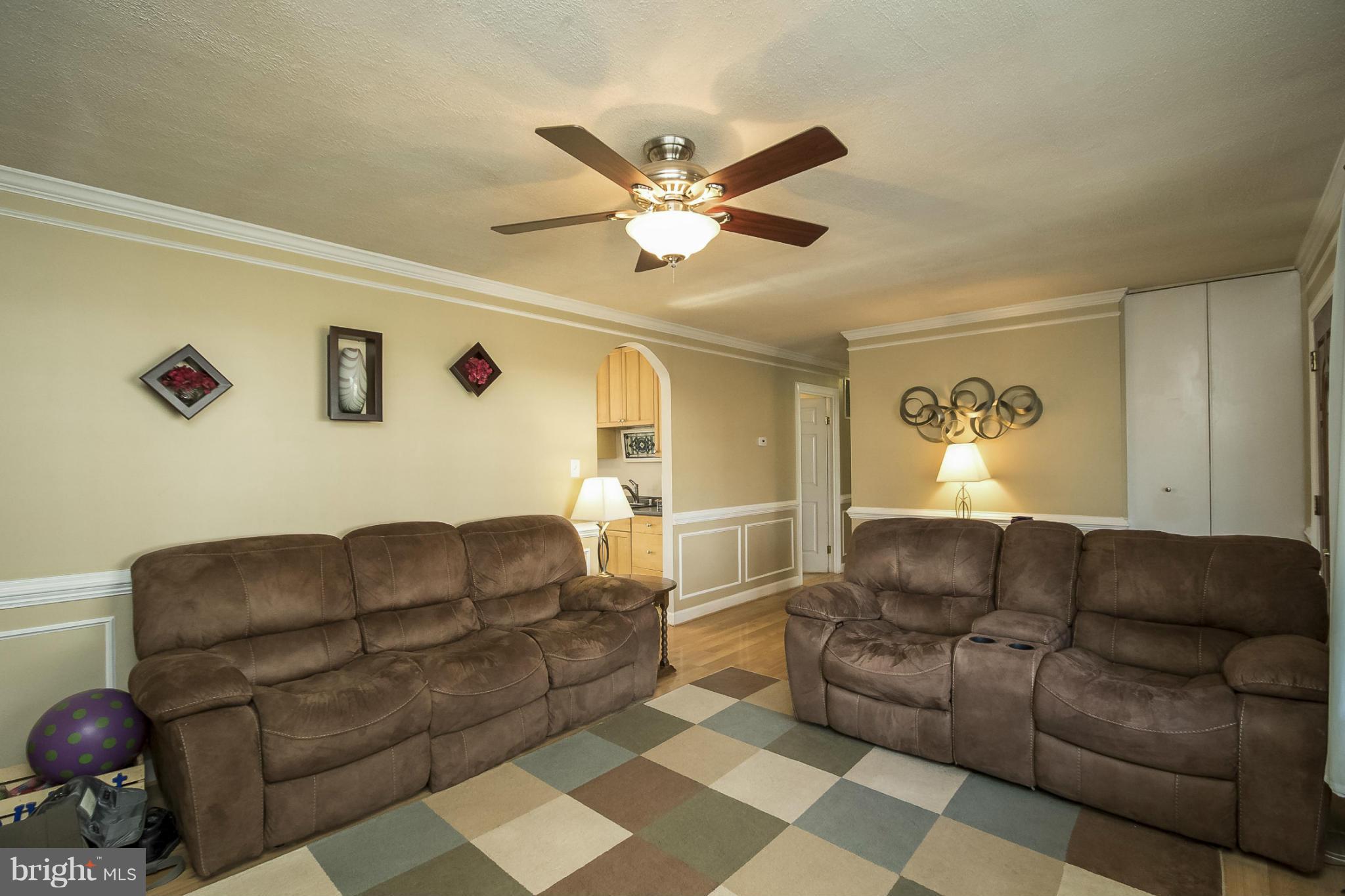 305 West Ash Road Sterling, VA 20164 - Photo 6 of 30 Living Room