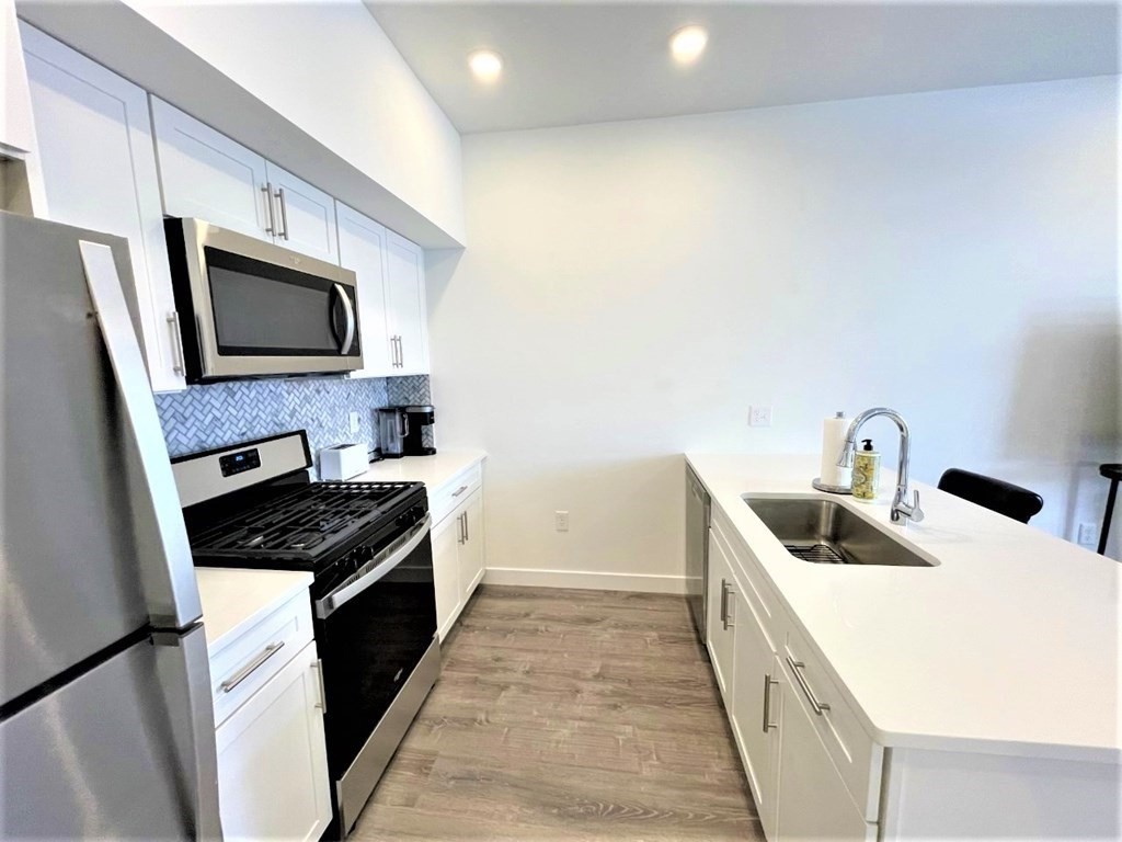 302 Broadway, Unit 202 Everett, MA 02149 - Photo 2 of 10