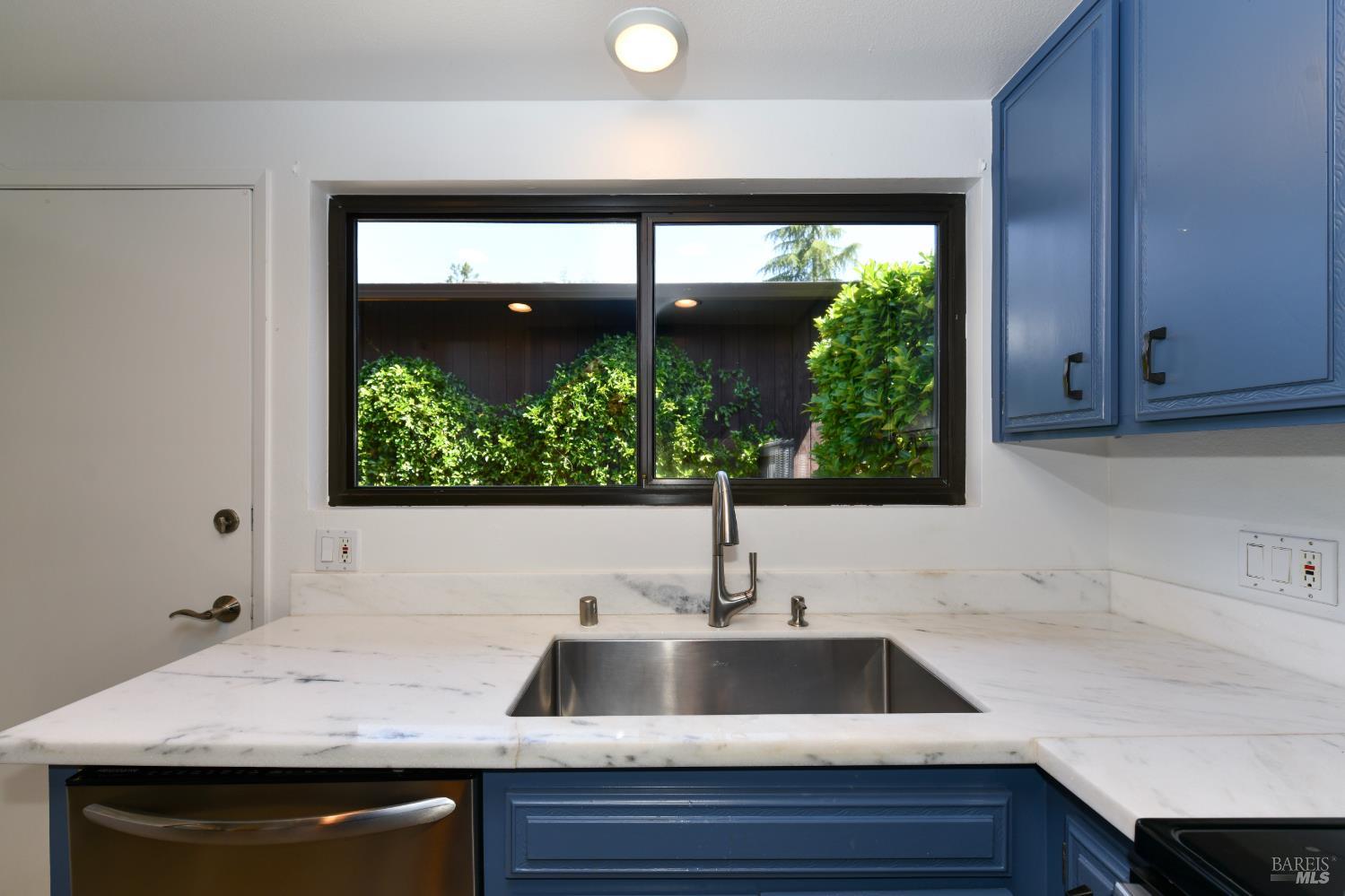 354 Los Alamos Road Santa Rosa, CA 95409 - Photo 7 of 25